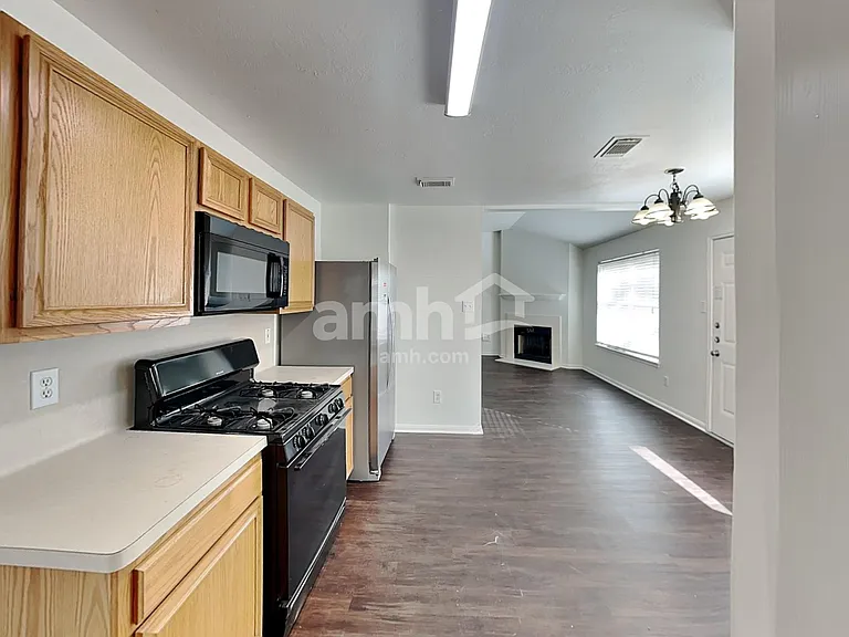 6907 Grant Dr — Photo 3