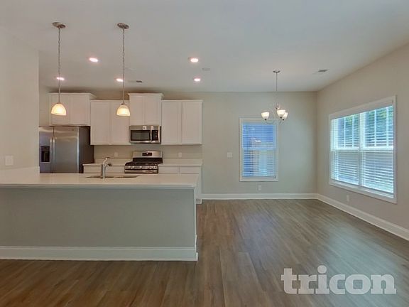 4th image of 563 Roseridge Dr