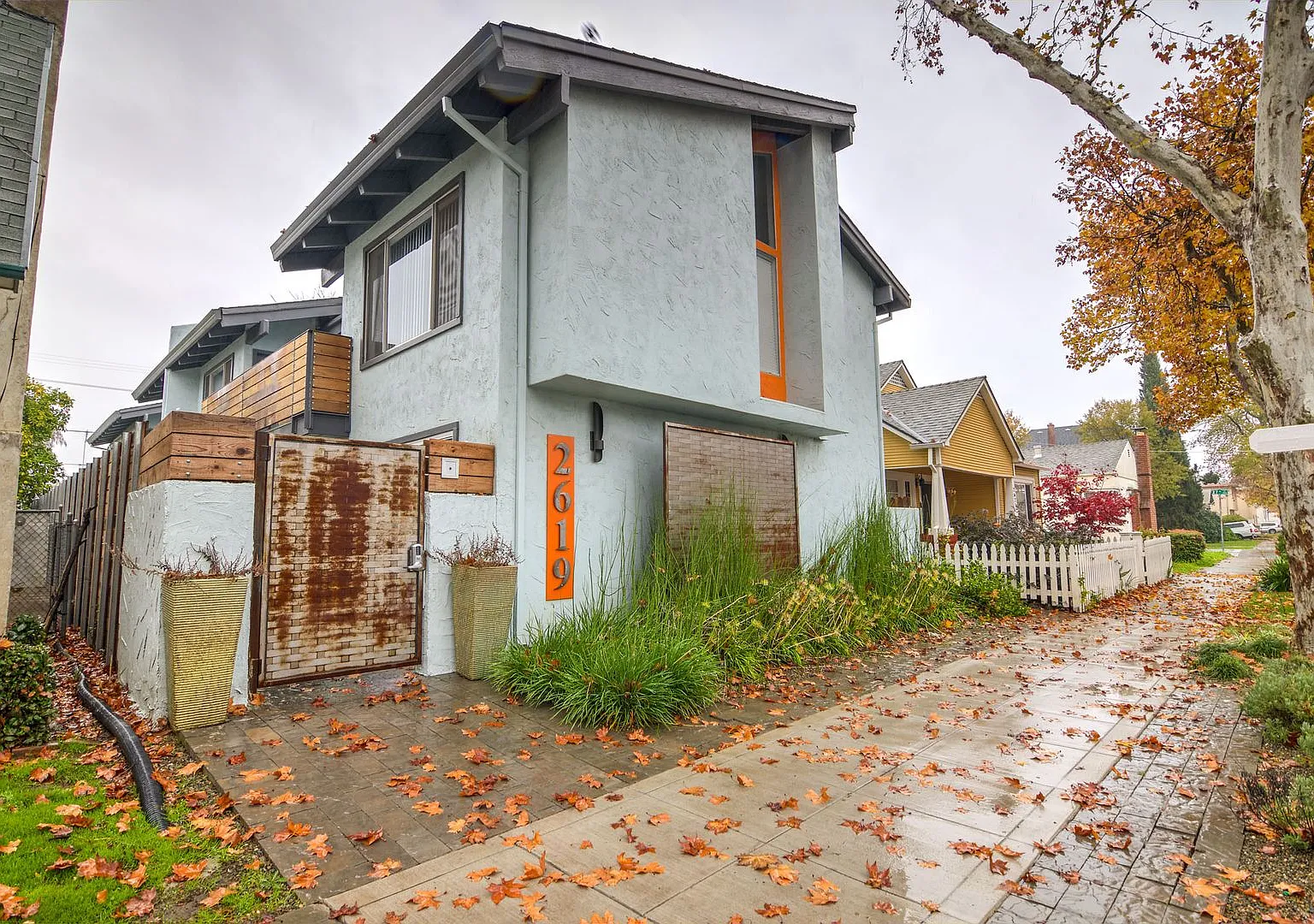 2619 T St — Photo 1