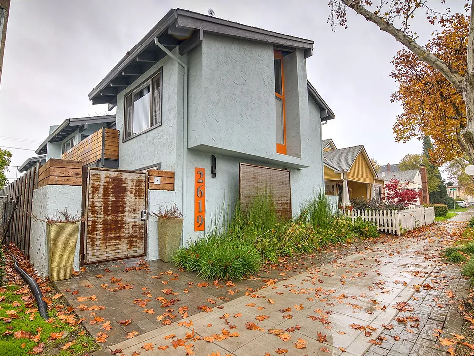 2619 T St
