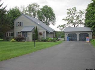 2 Fieldview Rd, Queensbury, NY 12804