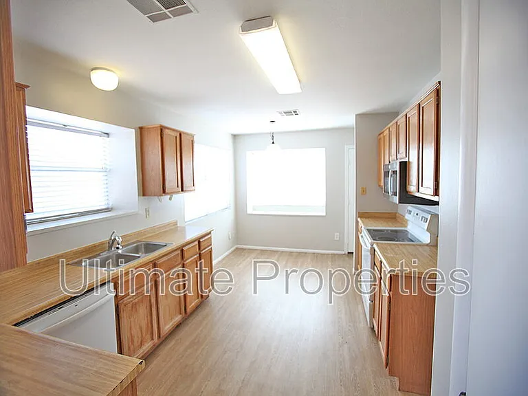 1803 W Barrow Dr — Photo 6