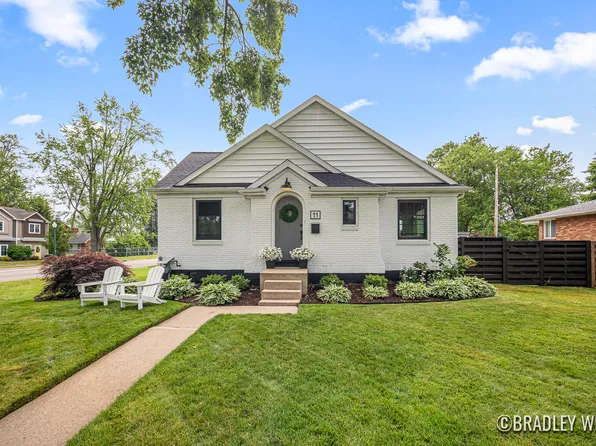 11 S Division St, Zeeland, MI 49464