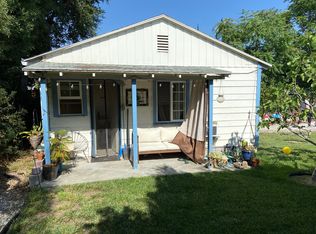 1445 E Woodbury Rd, Pasadena, CA 91104