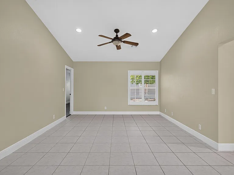 4481 NW 20th Ave — Photo 5
