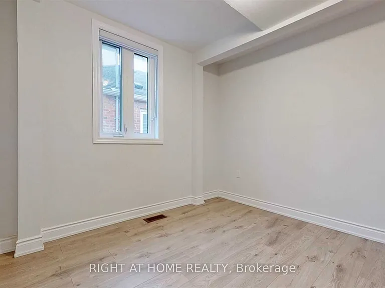 8 Airley Cres #MAIN — Photo 19
