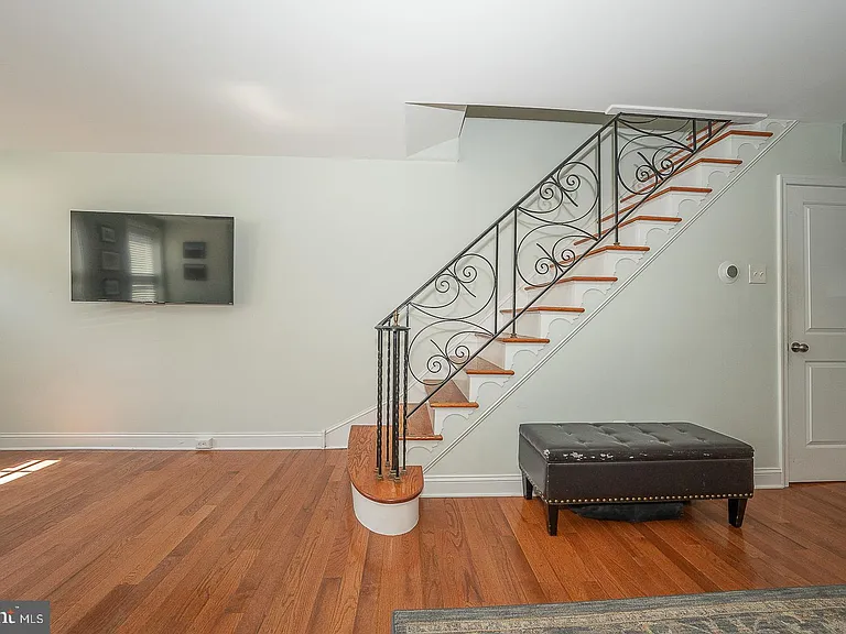 1916 S Alder St — Photo 7