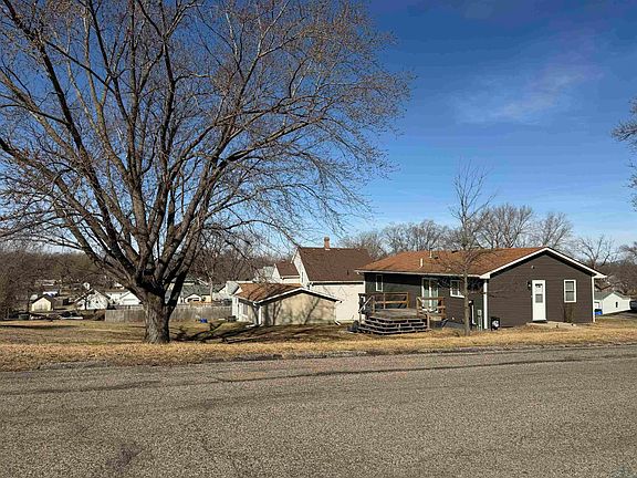 4th image of 750 Main St