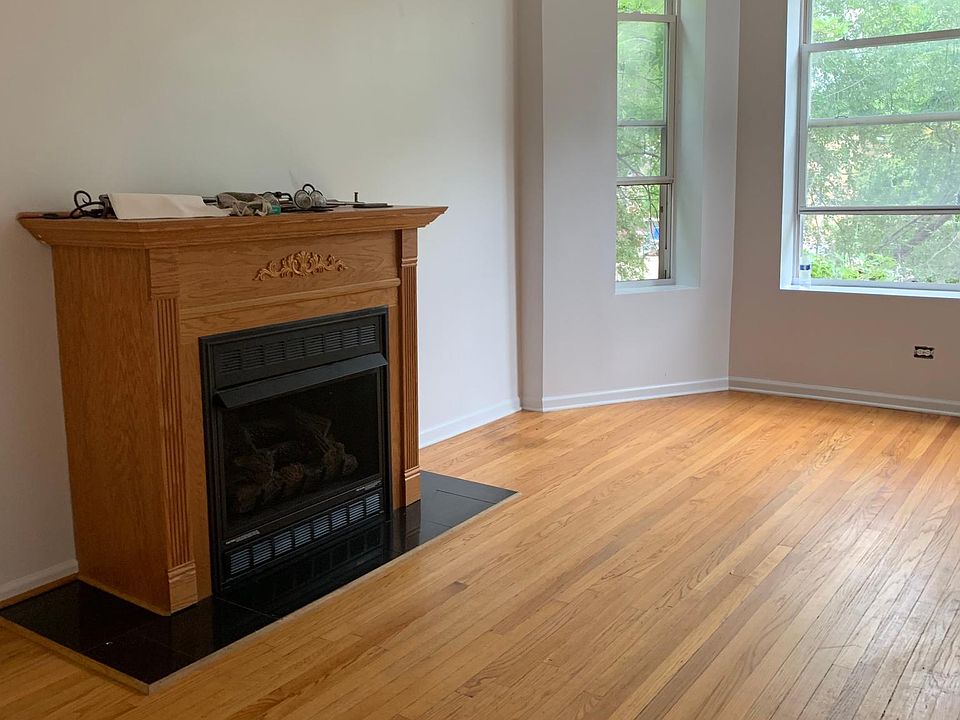 2nd image of 856 N Lawndale Ave #2