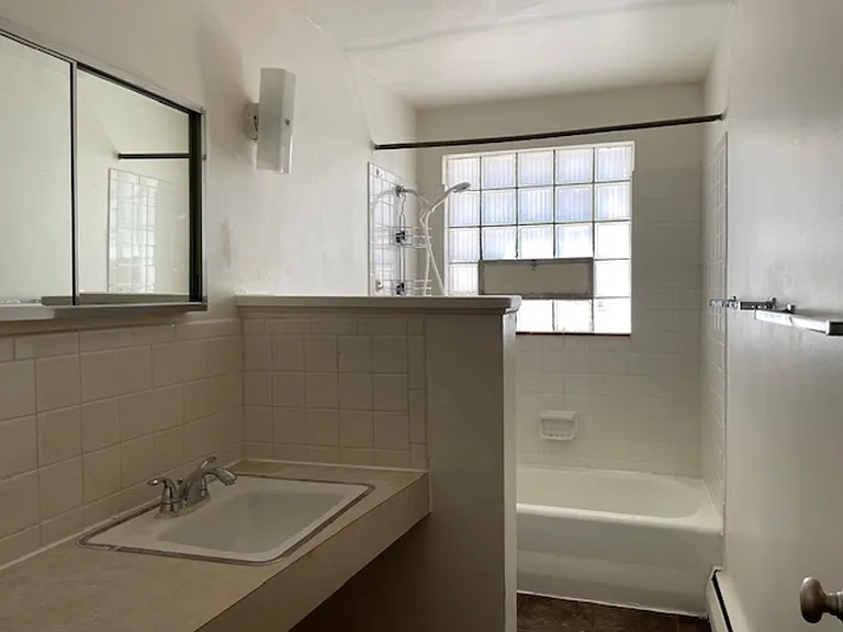 2910 E 12th St #2A — Photo 5