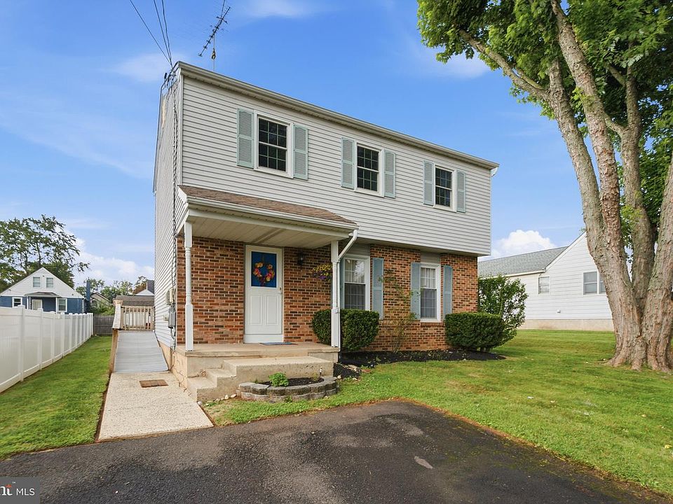 1st image of 325 Cedar St