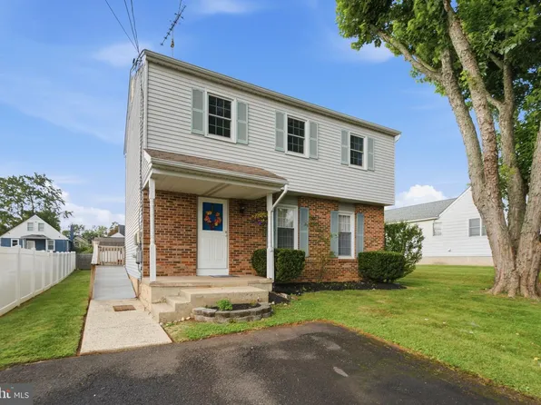 325 Cedar St, Warminster, PA 18974