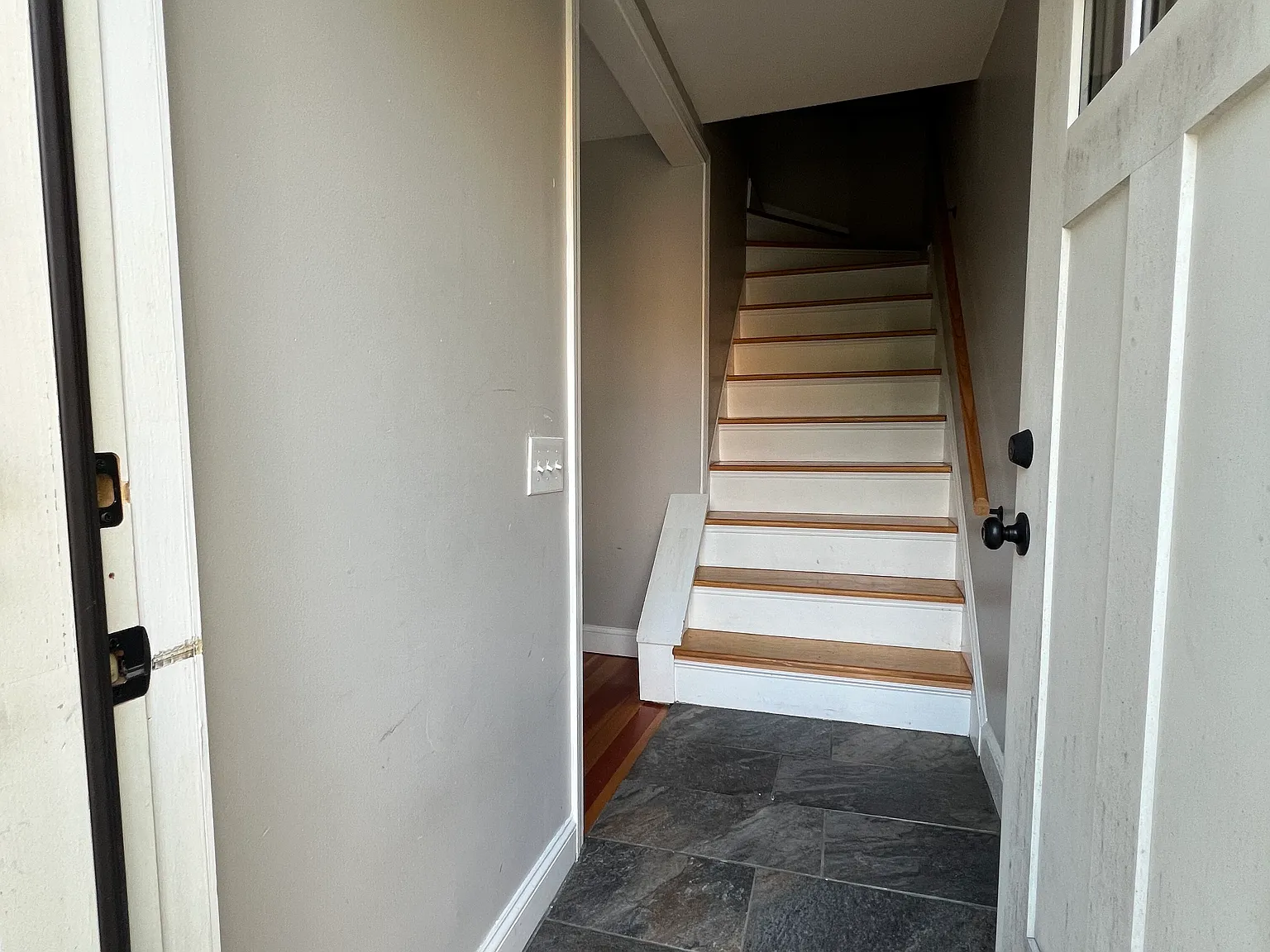 181 Narragansett Ave — Photo 2