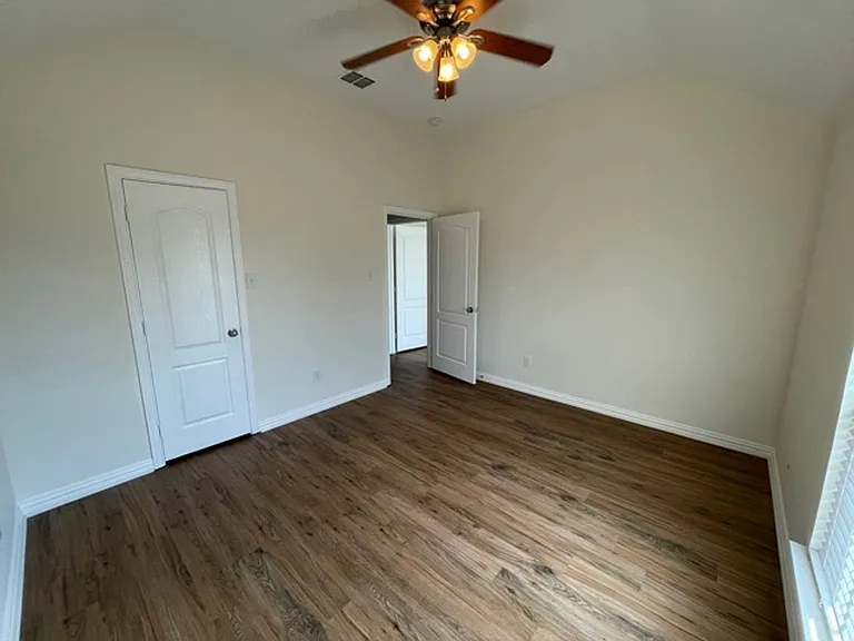 1601 White Willow Ln — Photo 15