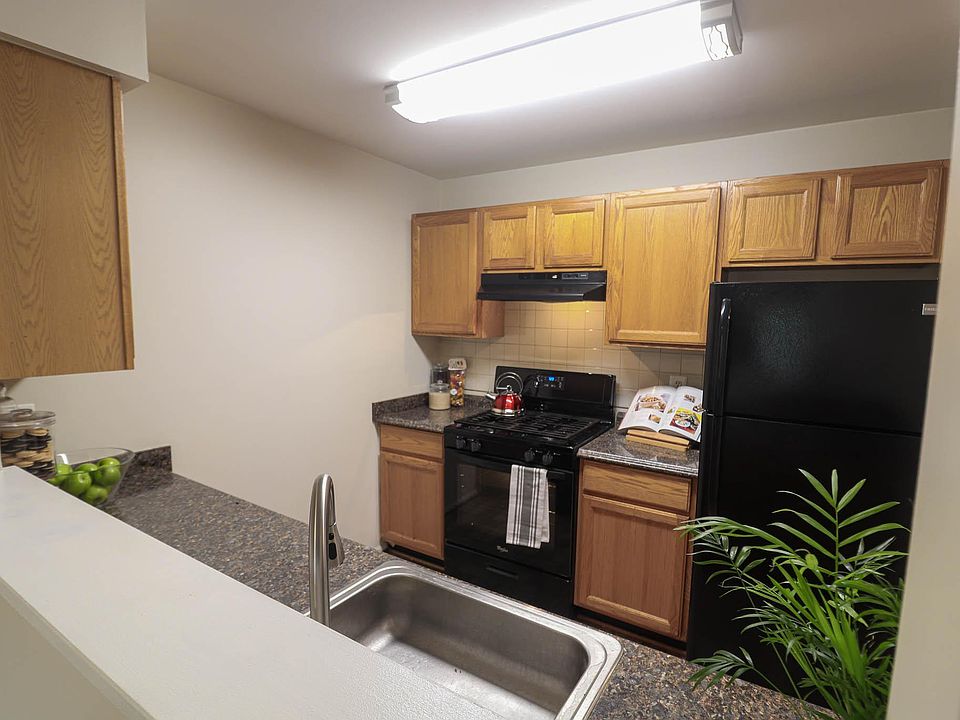 1st image of 14200 Farnsworth Ln APT 308