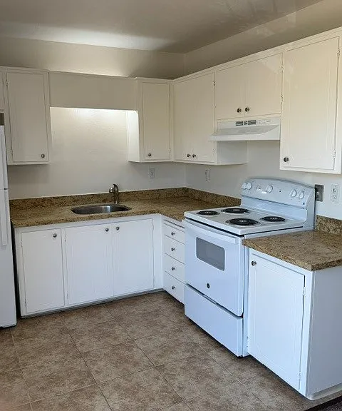 Spanish Castle Apartments — Photo 6