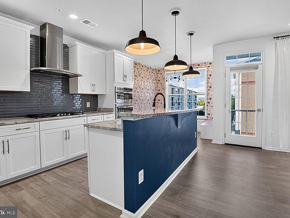 3rd image of 23465 Belvoir Woods Ter