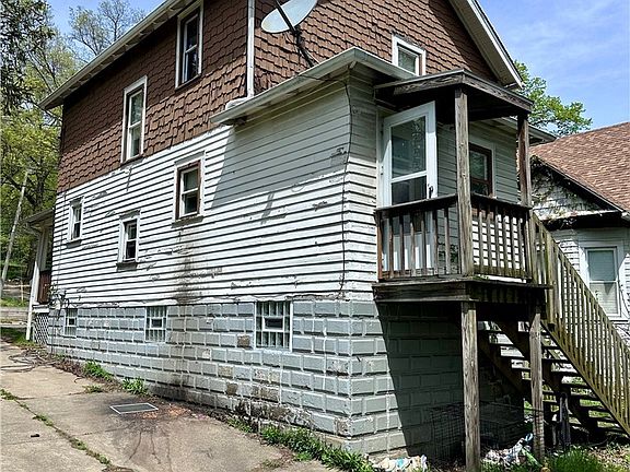 3rd image of 1127 East Ave