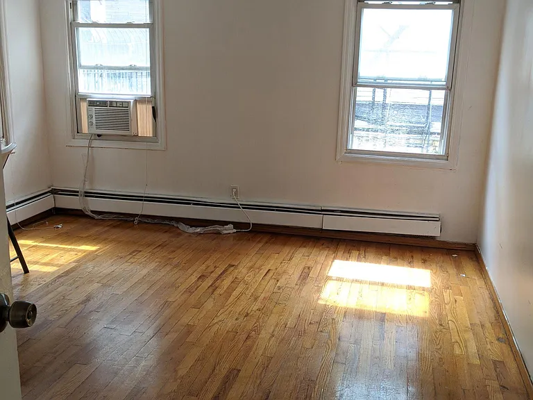 322 Saint Paul Ave — Photo 2