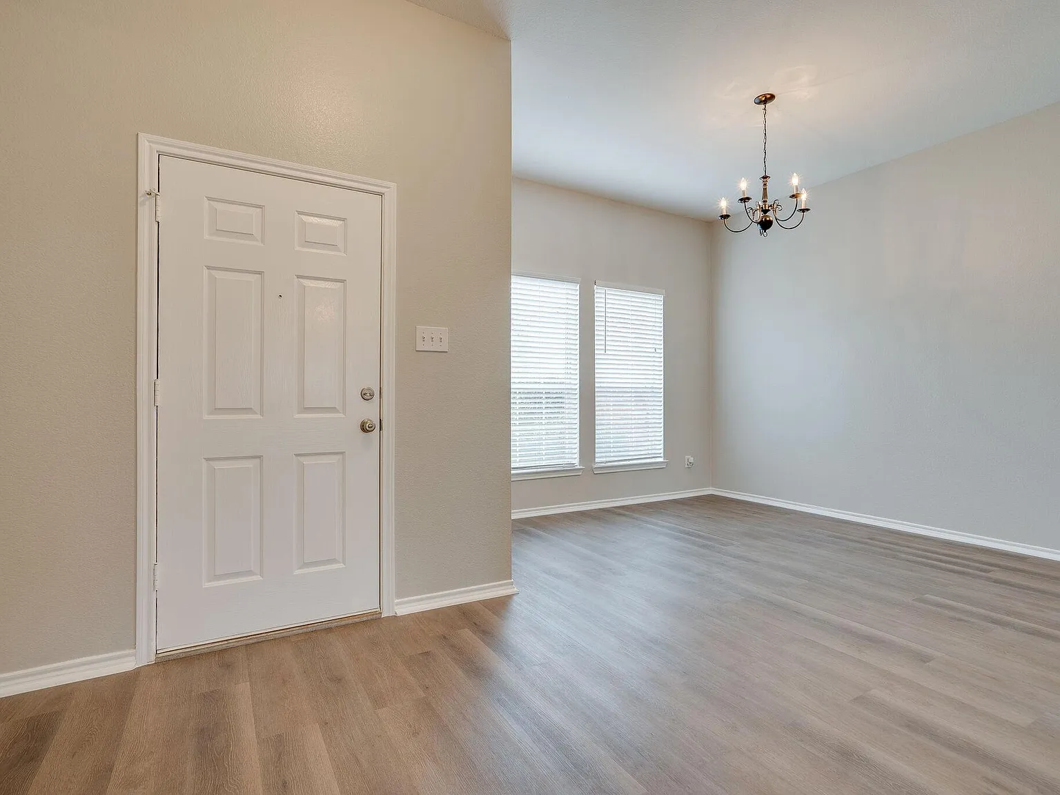 1240 Miller Ln — Photo 4