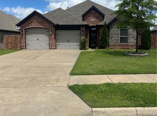 5803 W Murfield Dr, Cave Springs, AR 72718