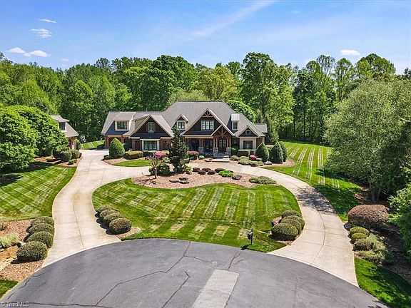 3rd image of 5787 Meadow Pond Ct