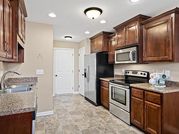 3rd image of 3629 Fox Tail Dr