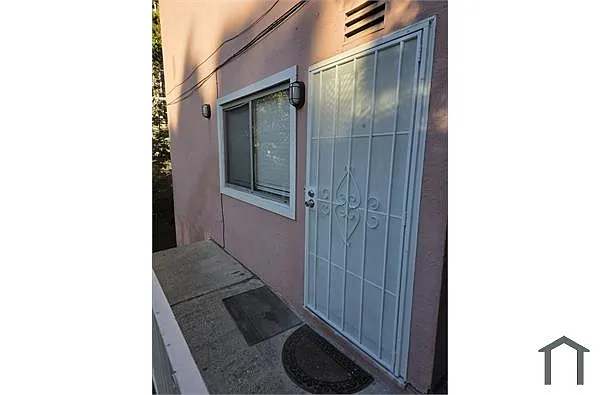 Building Photo - 9716 Mountain Blvd #1
