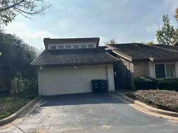 5718 Meadow Wood Ln, Fort Worth, TX 76112