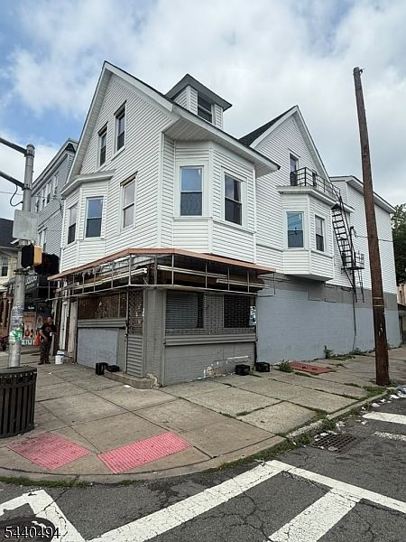 2nd image of 523 Park Ave