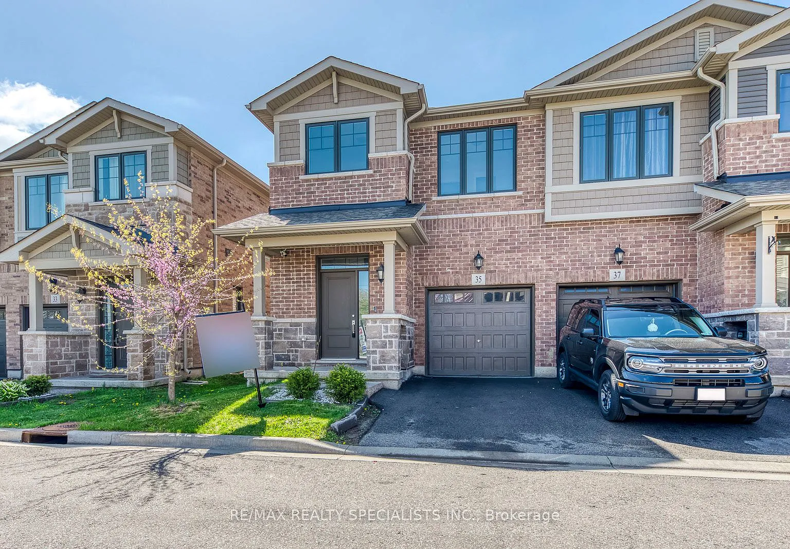 3 bed, $3,000 — Photo 2