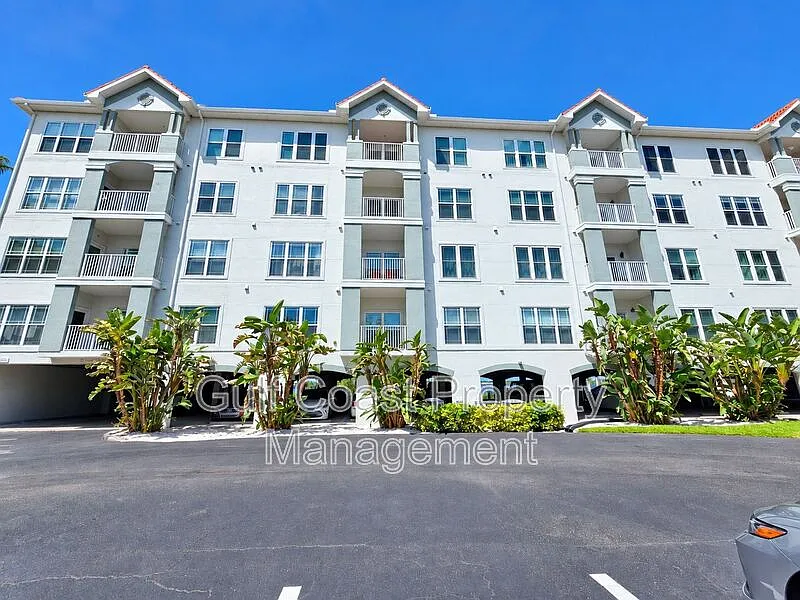 210 3rd St W #8103