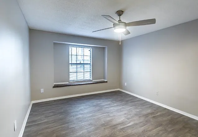 Brentwood Apartments — Photo 23