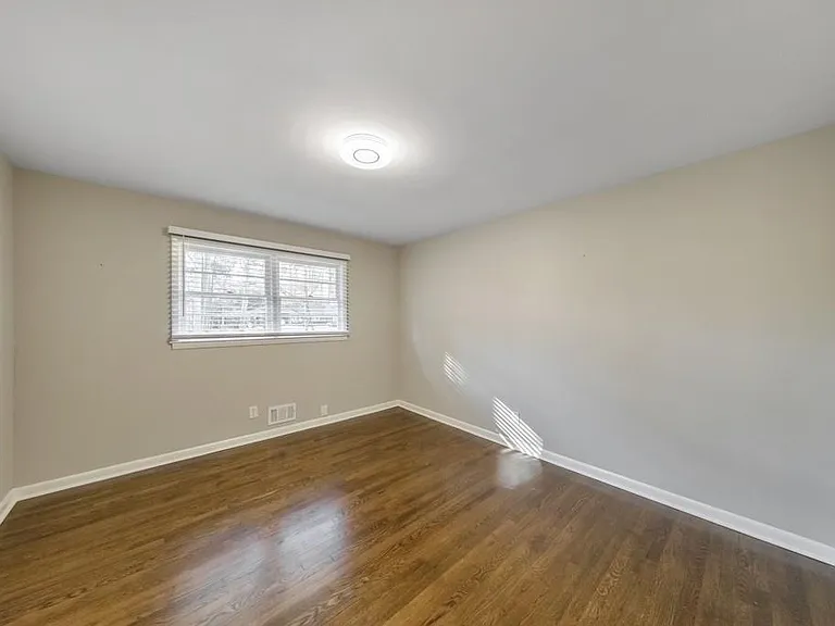 909 Rosedale Dr — Photo 20