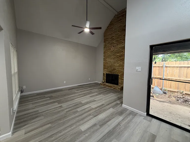 2000 Fleur De Lis Ct — Photo 3