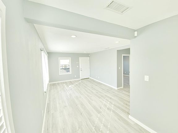 5th image of 9442 S Manhattan Pl #9442