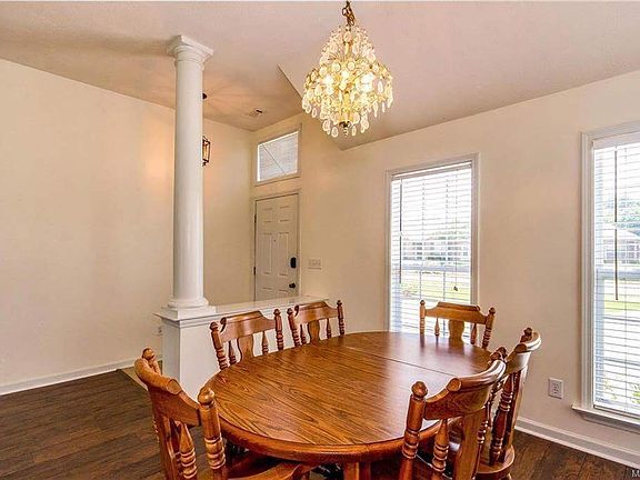 3rd image of 3812 Claiborne Cir