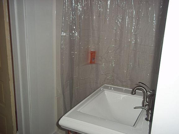 First floor 3/4 bath