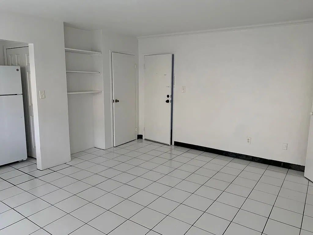 Ocean Drive Apartments — Photo 4
