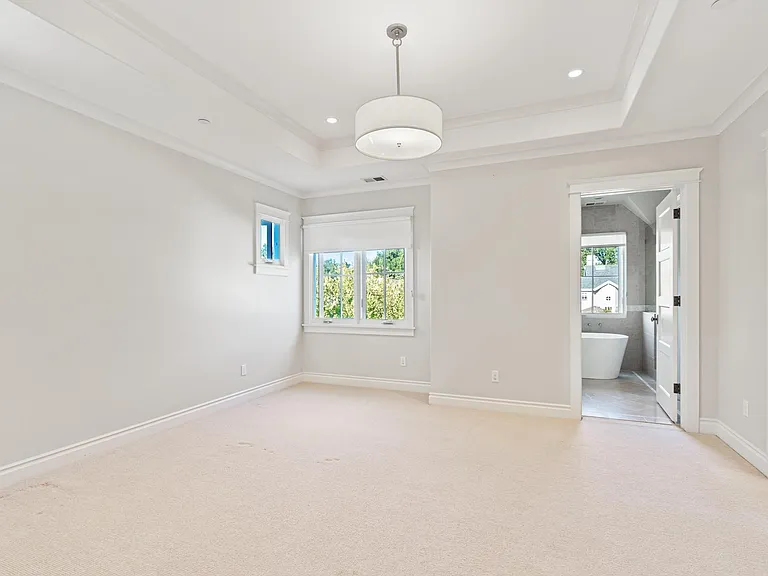 240 University Dr — Photo 15