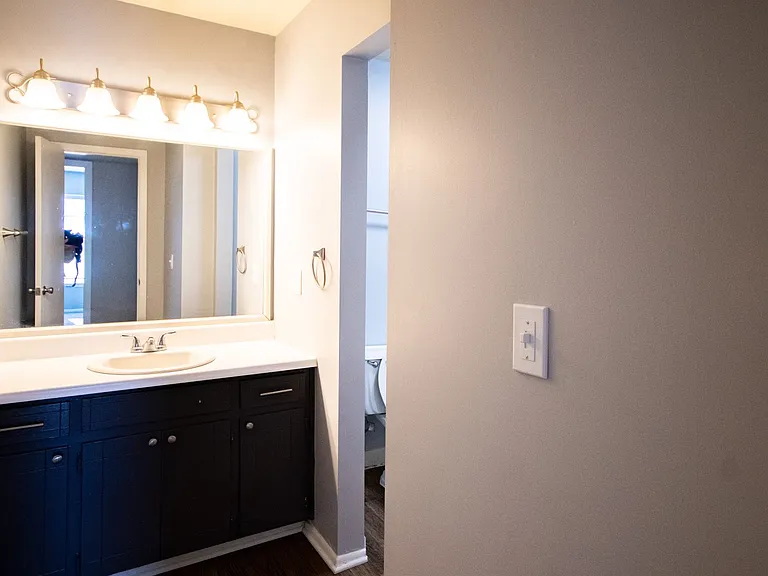 Coleman Place Apartments — Photo 20
