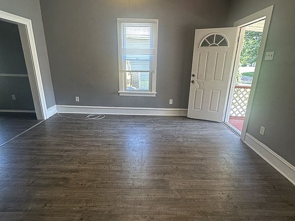 3rd image of 7404 Halle Ave