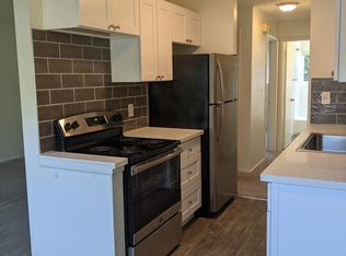 9043 35th Ave SW APT 8, Seattle, WA 98126