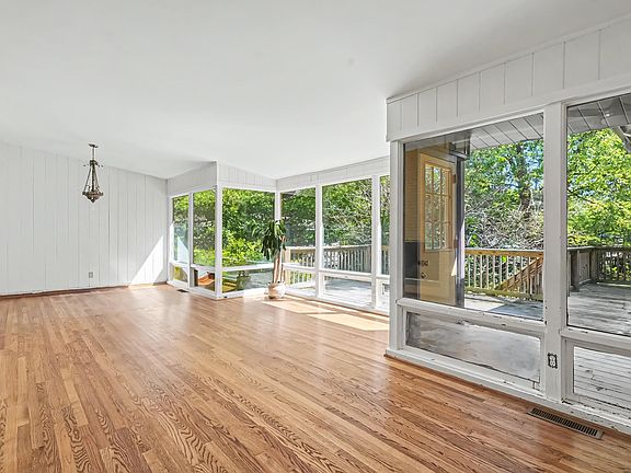 2nd image of 103 Windhaven Rd