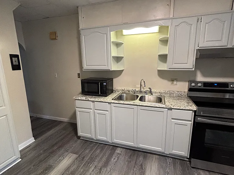 1145 E Webster St — Photo 2