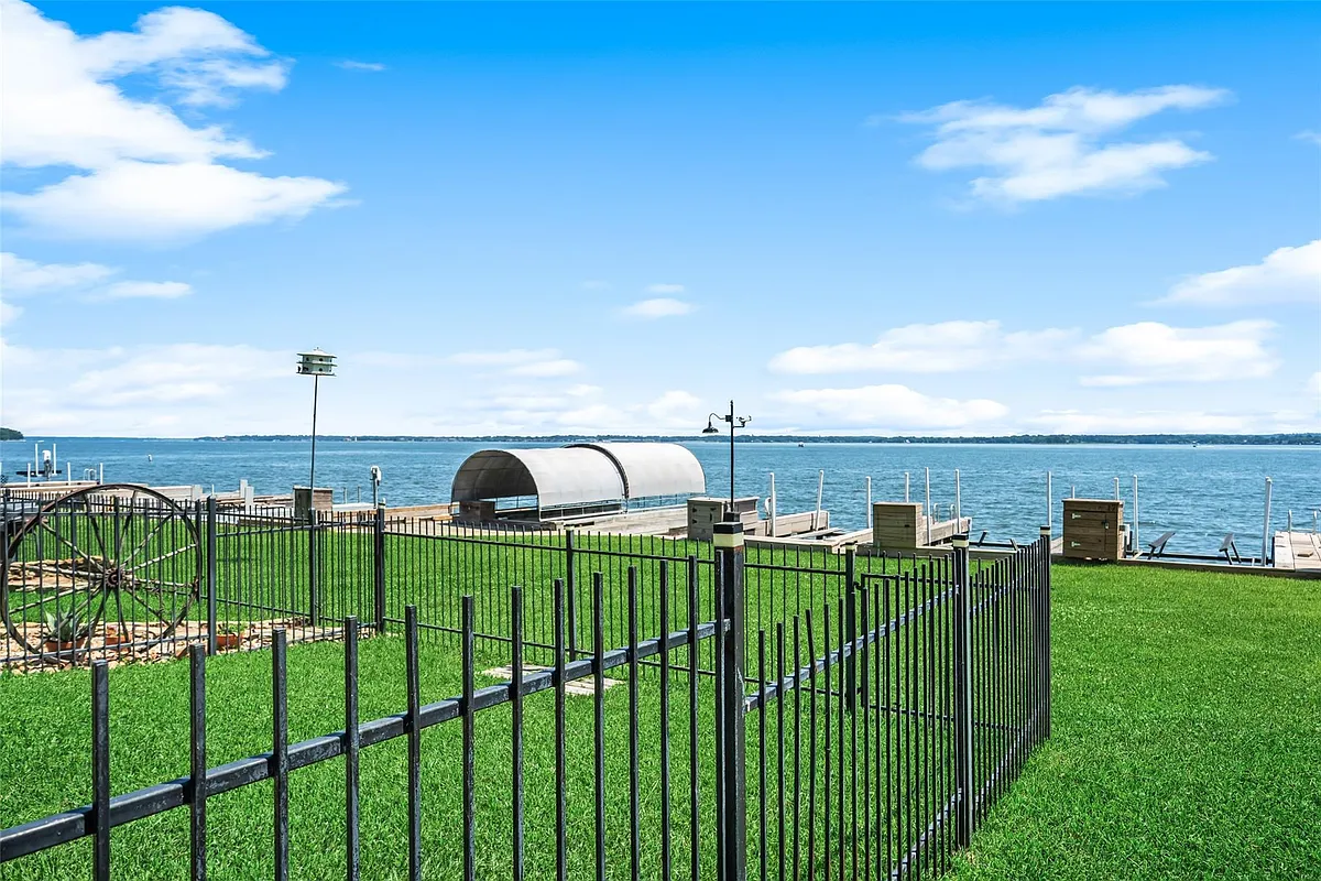 Building Photo - 16 Regency Point