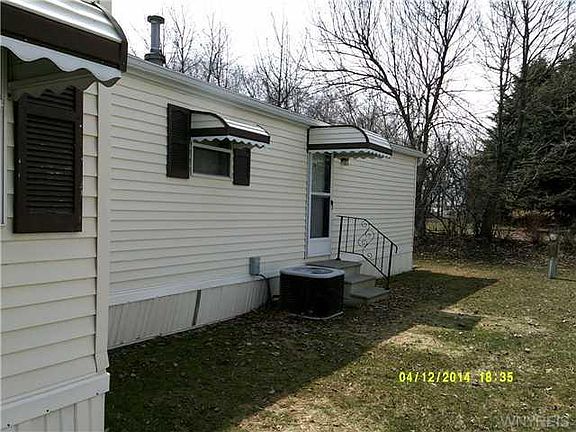 3rd image of 46 Burgundy Cir