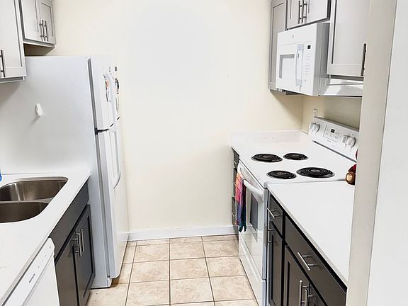 4th image of 2525 University Ave APT G