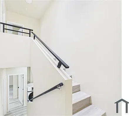 8457 Langdon Ave — Photo 22