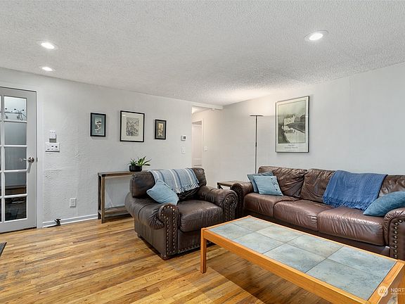 5th image of 13753 22nd Avenue NE
